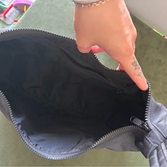 BAGGU Shoulder Bag- Black - Picture 3 of 4